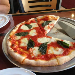 Delicious margarita pizza. Sweet sauce,  Great crust.