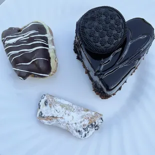 Oreo cake. Cannoli. Eclair