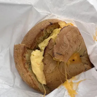 Breakfast bagel on spinach Parmesan bagel