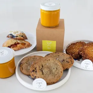 Our Vegan Family (cookies, scones, dulce!) for all our vegan friends! Order in advance to make sure we have them available for you!