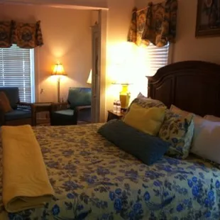15 guest rooms and Bed and Breakfast