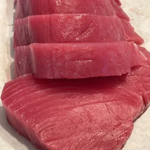 Sushimi grade yellowfin tuna