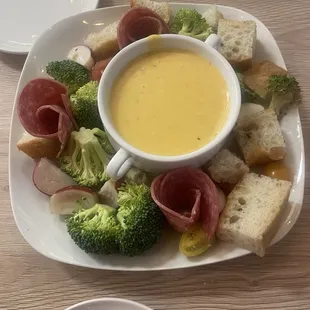 Small Cheese fondue (the picture doesn't do it justice)!!
