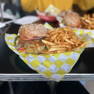Bonnie&apos;s Burger w/ Beyond Patty