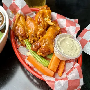 food, bbq chicken, bbq wings, poultry, chicken, fried chicken wings, fried chicken, chicken wings, chicken wings and fried chicken