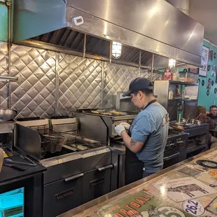 Counter seat with view of magic