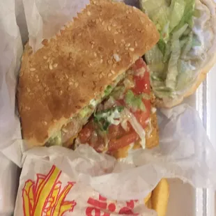 Fish sandwich w/ fries