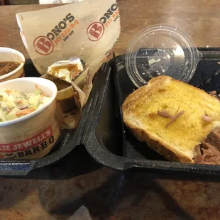 Small pork platter with baked beans, coleslaw and garlic toast