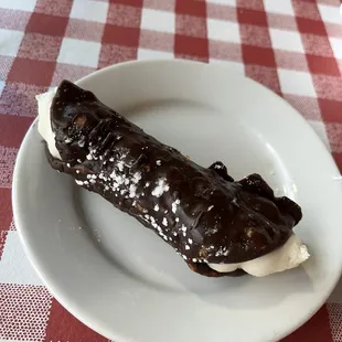 Chocolate cannoli