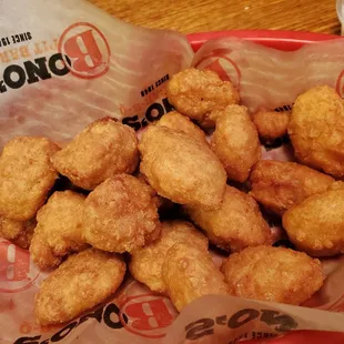 ows a basket of fried chicken nuggies