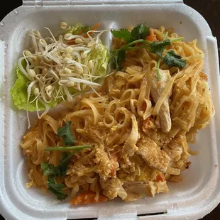 Pad Thai with chicken