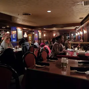 A very cozy atmosphere with piano singer entertainment