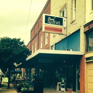 Book Reviews in Newton