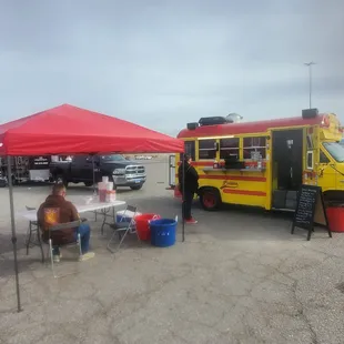 Bookie's Brunch Munch mobile and feeding everyone!
