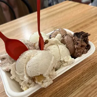 Mini flight ( six scoops ) 8$