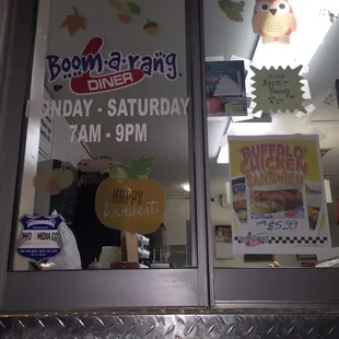 THERES A FRIGGIN OWL!!!