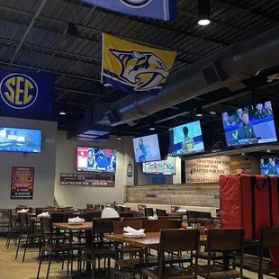 It's a quiet Tuesday night for dinner!