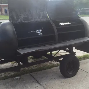 The Smoker is big and the food is tasty that comes out of it .