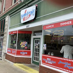 Boomerang Diner.