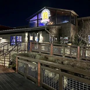 the outside of the restaurant