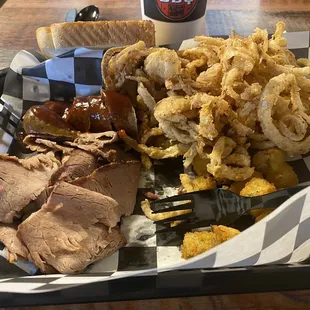 Brisket, hot link combo basket with onion straws
