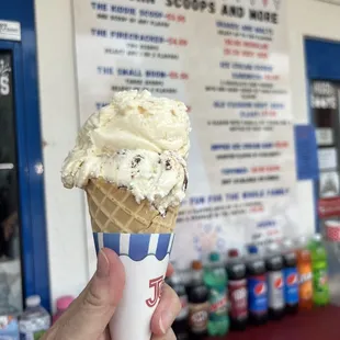 Double scoop waffle cone