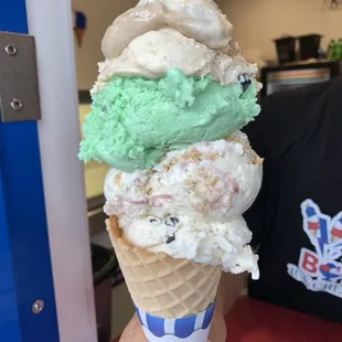 The medium boom with 4 ice cream flavors