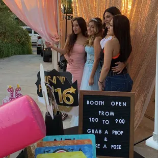 Mirror photo booth. Sugar cotton candy. Props