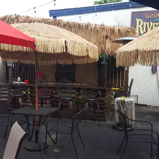 TIKI BAR/ BEER GARDEN