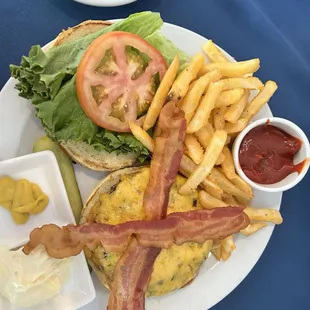 Cheeseburger with fries. Really good.