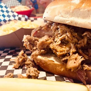 Pulled Pork Sandwich with Mac n' Cheese
