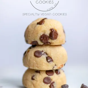 Chocolate Chip Cookie - vegan without any gluten. Only clean premium ingredients. 2 size options: mini pack (4-cookies) or bag (10 cookies)