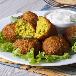 Falafel Plate (vegetarian patties).