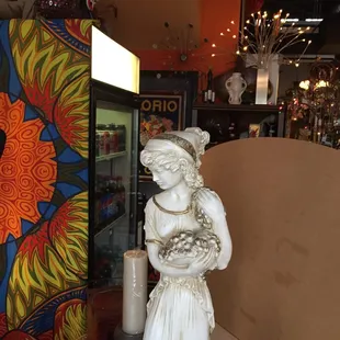 Bric-à-brac along with the pipes and tobacco