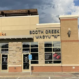 the outside of a restaurant