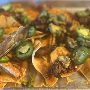 a tray of nachos