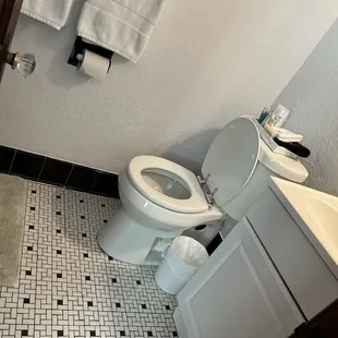 Very clean bathroom