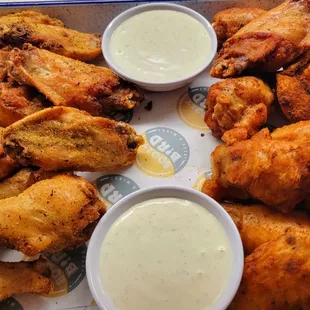 chicken wings and fried chicken, bbq wings, chicken wings, bbq chicken, poultry, fried chicken, chicken, fried chicken wings, food