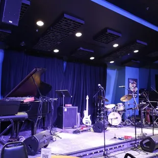 Pre show stage setup