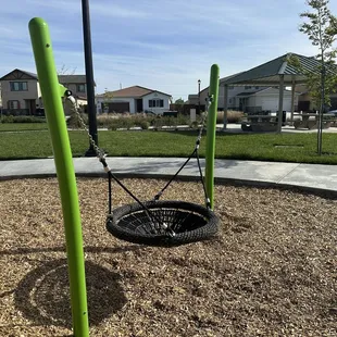 Saucer swing