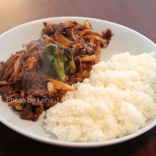 Bulgogi - Stir-fry vegetables and marinated beef with house sauce