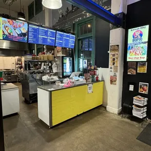 the inside of a fast food restaurant