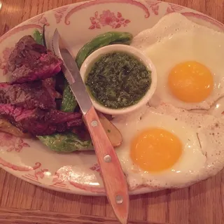 HUEVOS CON BISTEC