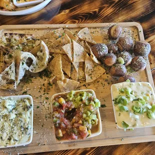 Appetizer Board
pretzels, Queso, salsa, guacamole, freshly made tortilla chips, and bruschetta bread.