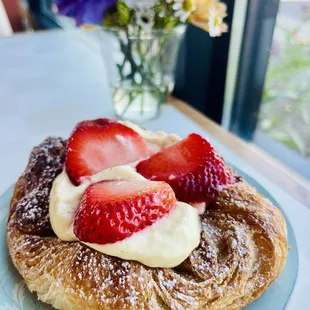 This pastry has a lemon filling and it's good!!