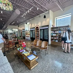 The market and seating