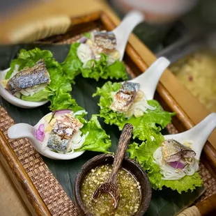 Maing pla too ( appetizer)