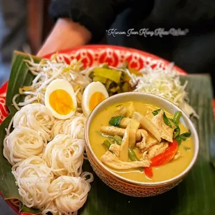 Kanom jeen kang khew wan