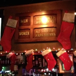 Men no shirts no service, women no shirts free drinks