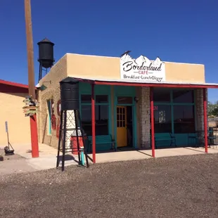 When on Hwy 9 in New Mexico and Columbus this is good eats!